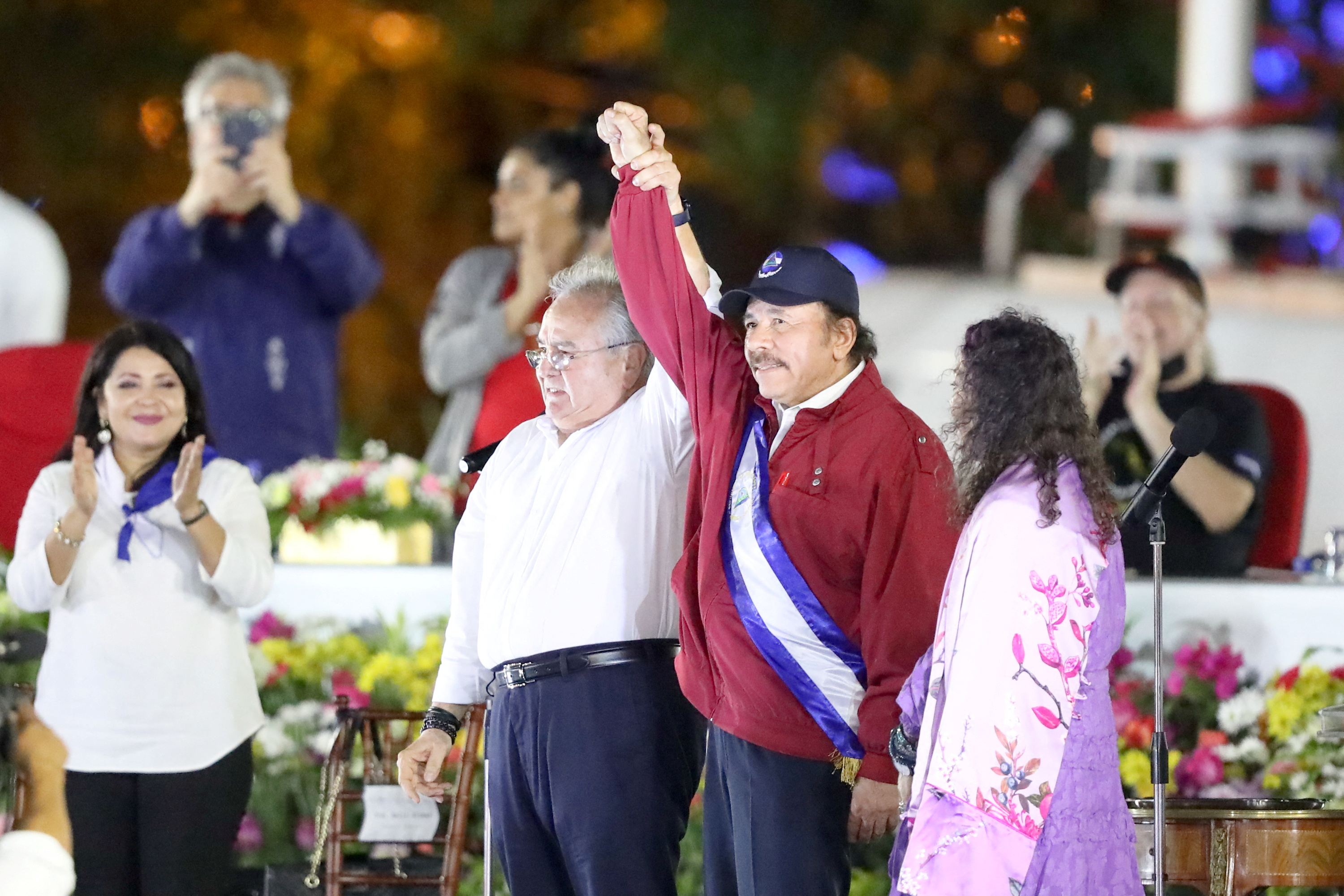 El presidente de la Asamblea Nacional, Gustavo Porras, junto al presidente y la vice, Daniel Ortega y Rosario Murillo, en la inauguración de su nuevo mandato (Reuters)