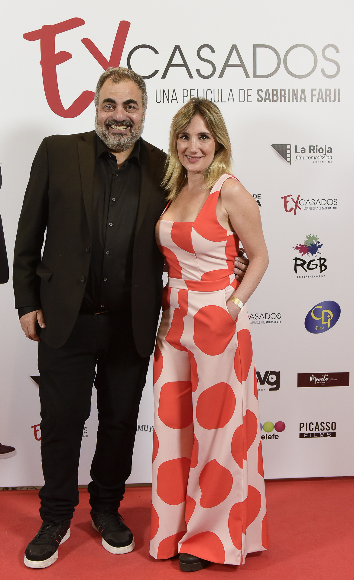 Roberto Moldavsky y Jorgelina Aruzzi en el avant premiere de "Ex casados", el film donde el humorista debutó como actor