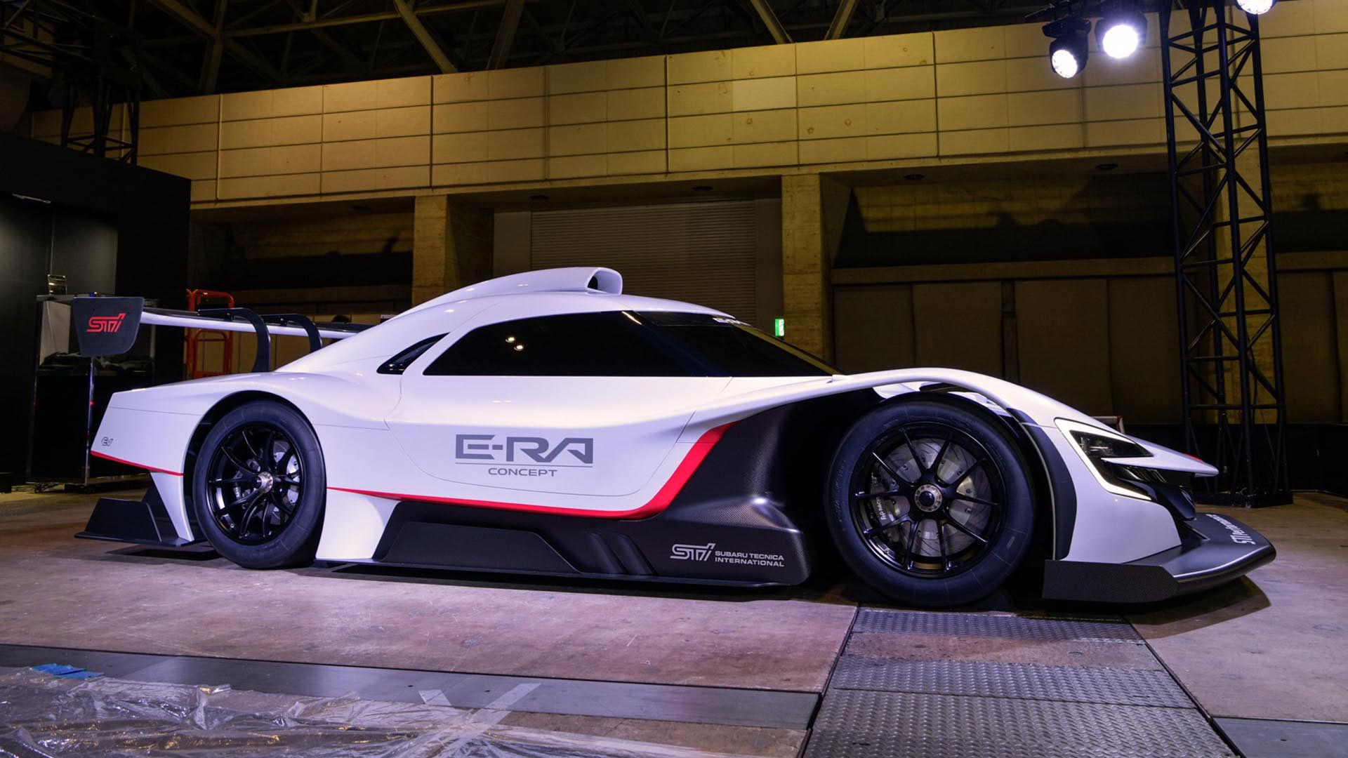 El Subaru STI E-RA, un concepto de auto de carrera del futuro, basado exclusivamente en motorización eléctrica, con más de 1.000 CV de potencia
