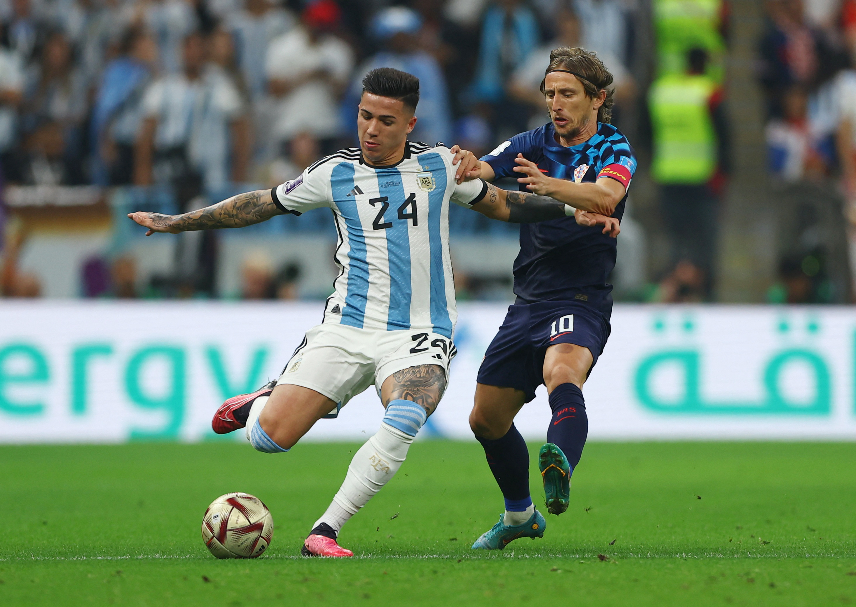 Enzo FernÃ¡ndez tuvo el primer intento para Argentina (REUTERS/Molly Darlington)