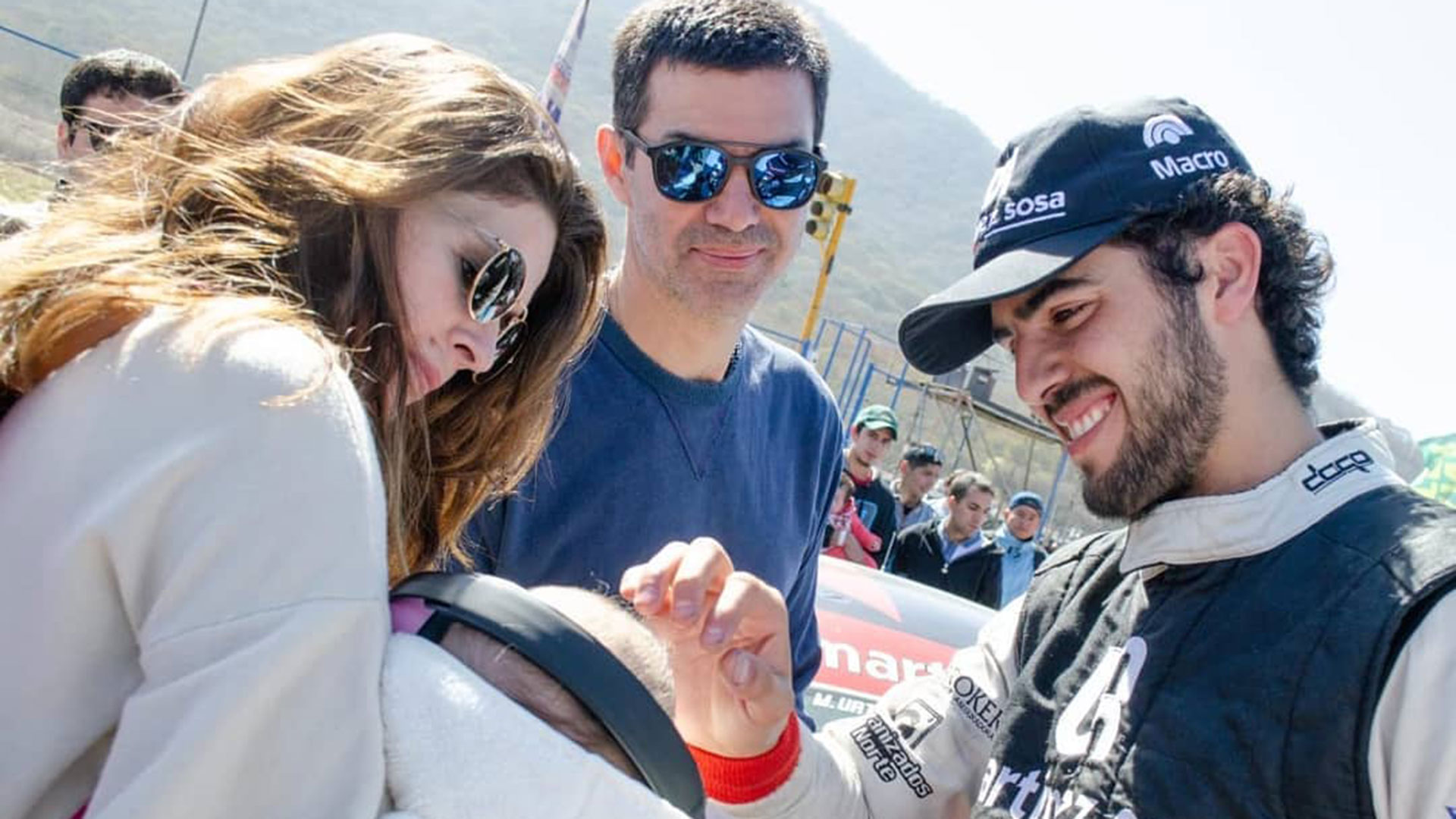 Marcos Urtubey junto a su padre y su pareja Isabel Macedo