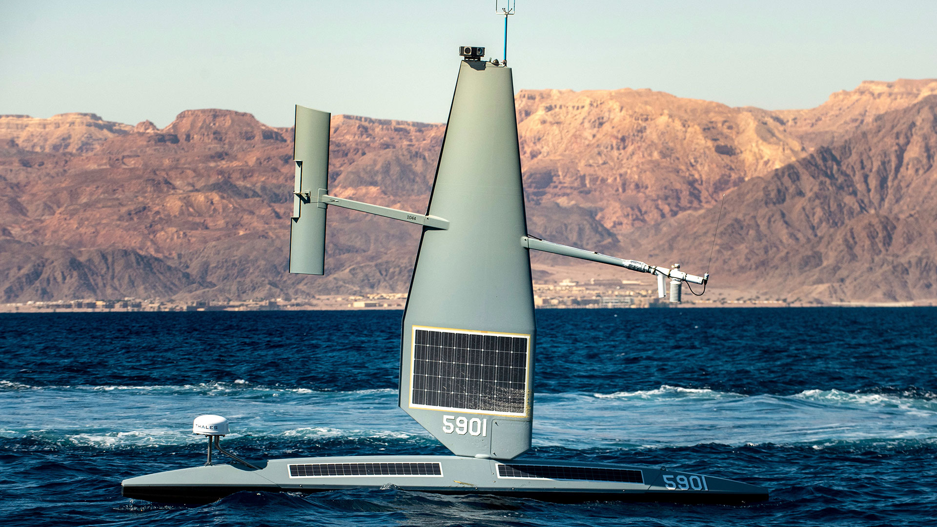 FOTO FILE: Drone dari Explorer Drone berlayar di Teluk Aqaba (AP)