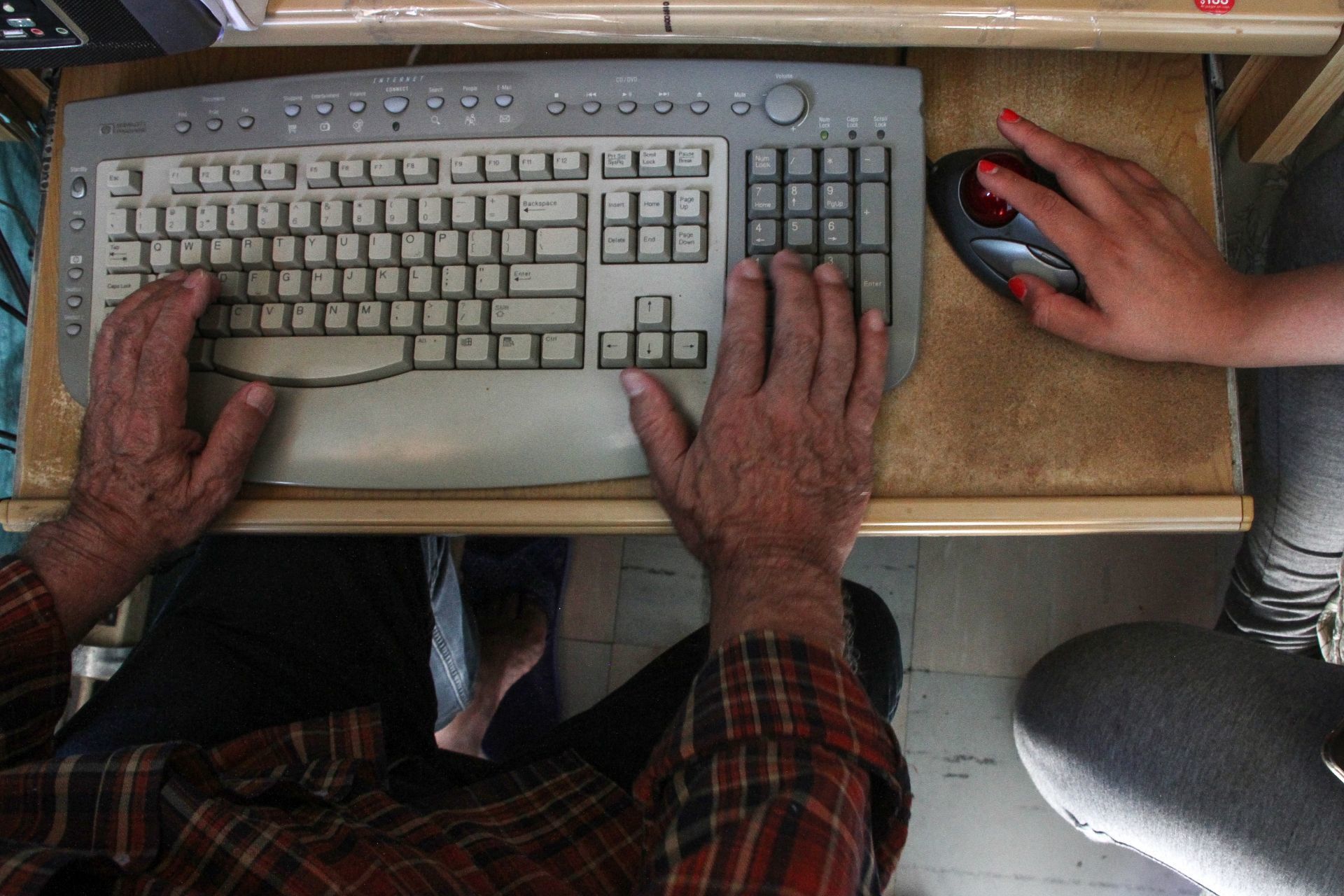 En su momento hubo incertidumbre por las personas adultas mayores que no cuentan con acceso a internet (Foto: Rogelio Morales/Cuartoscuro)