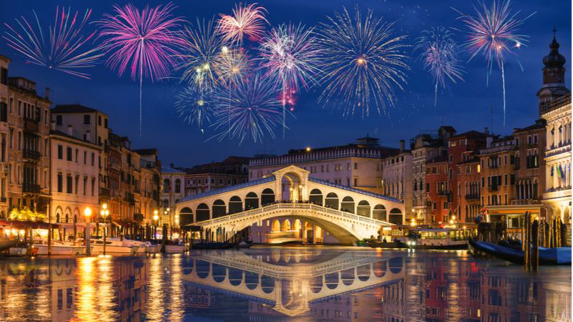 Venecia está situada al norte de Italia. La ciudad no tiene caminos, solo canales, incluida la vía pública del Gran Canal