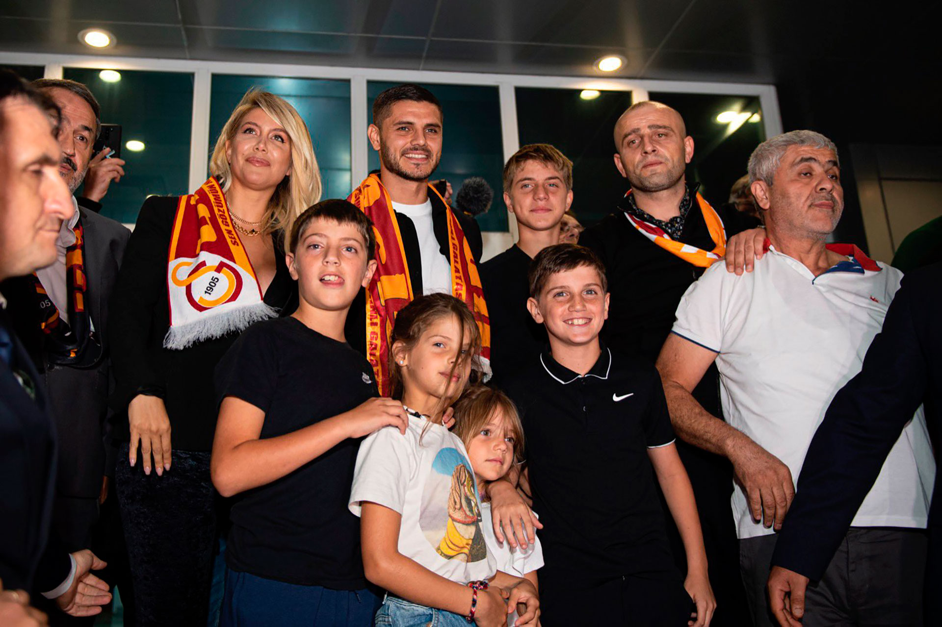 Mauro Icardi viajó con toda su familia a su nuevo destino futbolístico (Twitter/Galatasaray)