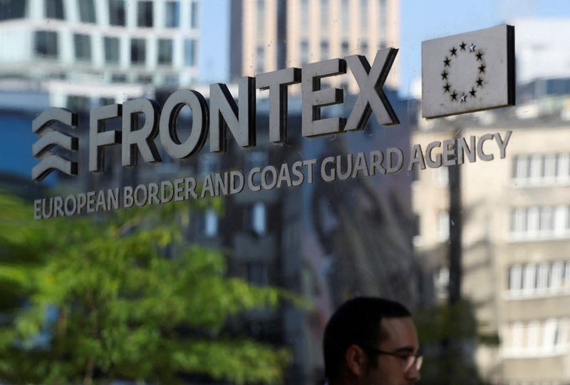 FOTO DE ARCHIVO. Un logo de la agencia de fronteras de la UE Frontex en la sede de la agencia en Varsovia, Polonia. 8 de septiembre de 2021. REUTERS/Kacper Pempel