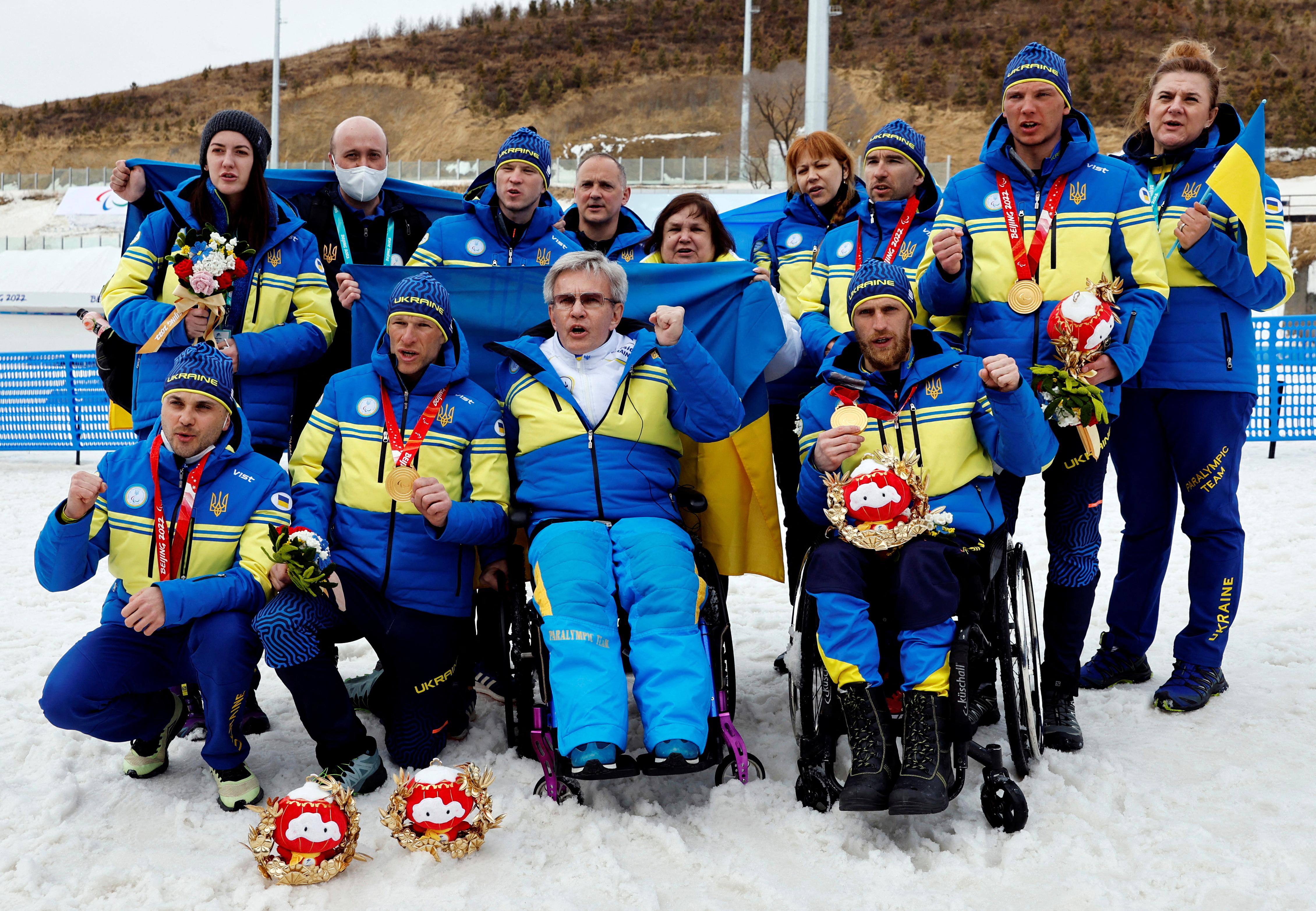 Beijing 2022 Winter Paralympic Games - Para Cross-Country Skiing - Open Relay 4 x 2.5km - National Biathlon Centre, Zhangjiakou, China - March 13, 2022. Gold medallists Dmytro Suiarko of Ukraine with guide Oleksandr Nikonovych of Ukraine, Grygorii Vovchynskyi of Ukraine, Vasyl Kravchuk of Ukraine and Anatolii Kovalevskyi of Ukraine with guide Oleksandr Mukshyn of Ukraine pose with Ukrainian Paralympic Committee president Valerii Sushkevych after the medal ceremony. REUTERS/Issei Kato     TPX IMAGES OF THE DAY