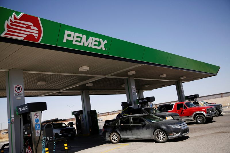 En la determinación del precio de las gasolinas también influyen los costos de la locación geográfica. REUTERS/José Luis González