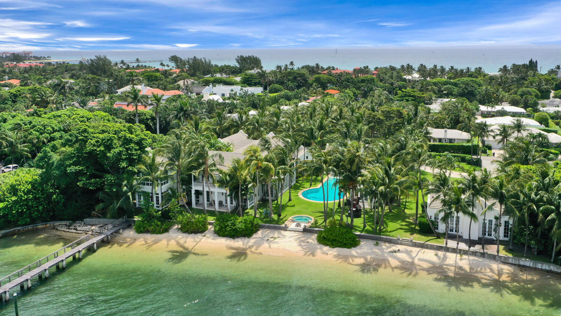 Sylvester Stallone desembolsó USD 35 millones por la propiedad, ubicada en la localidad de Palm Beach, en Florida. Tiene siete dormitorios, un muelle y una playa privada (The Grosby Group)