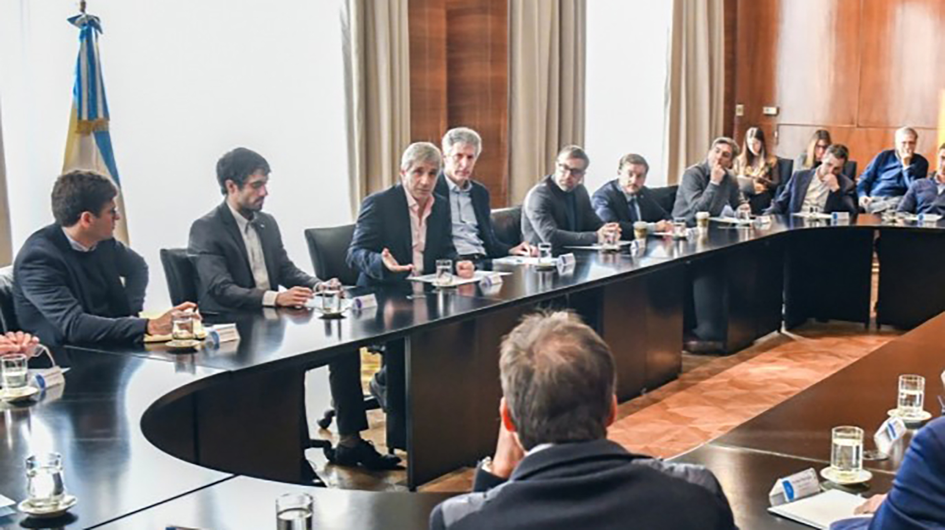 Caputo y su equipo, junto a Santiago Bausili, en una reunión en julio con operadores del mercado financiero
