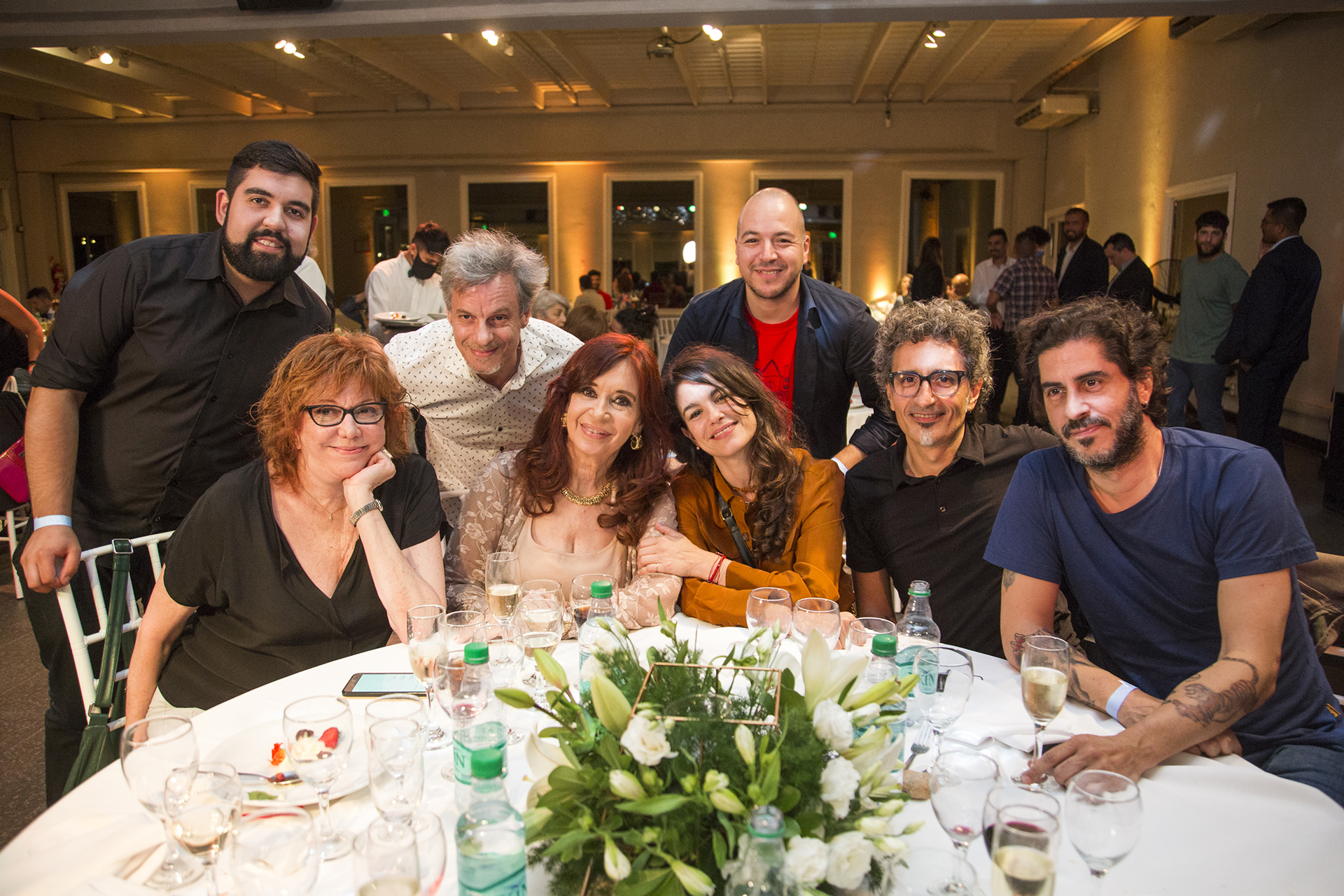 La ex presidenta, rodeada de artistas como Cecilia Rosetto, Marina Glezer y el caricaturista Tute, entre otros.
