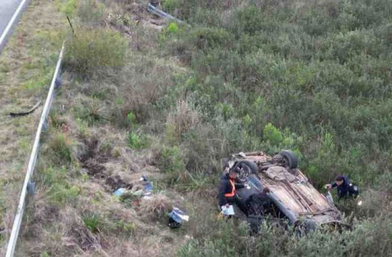 Brutal accidente en Misiones: una mujer de 28 a&ntilde;os perdi&oacute; el control del auto, volc&oacute; y muri&oacute;