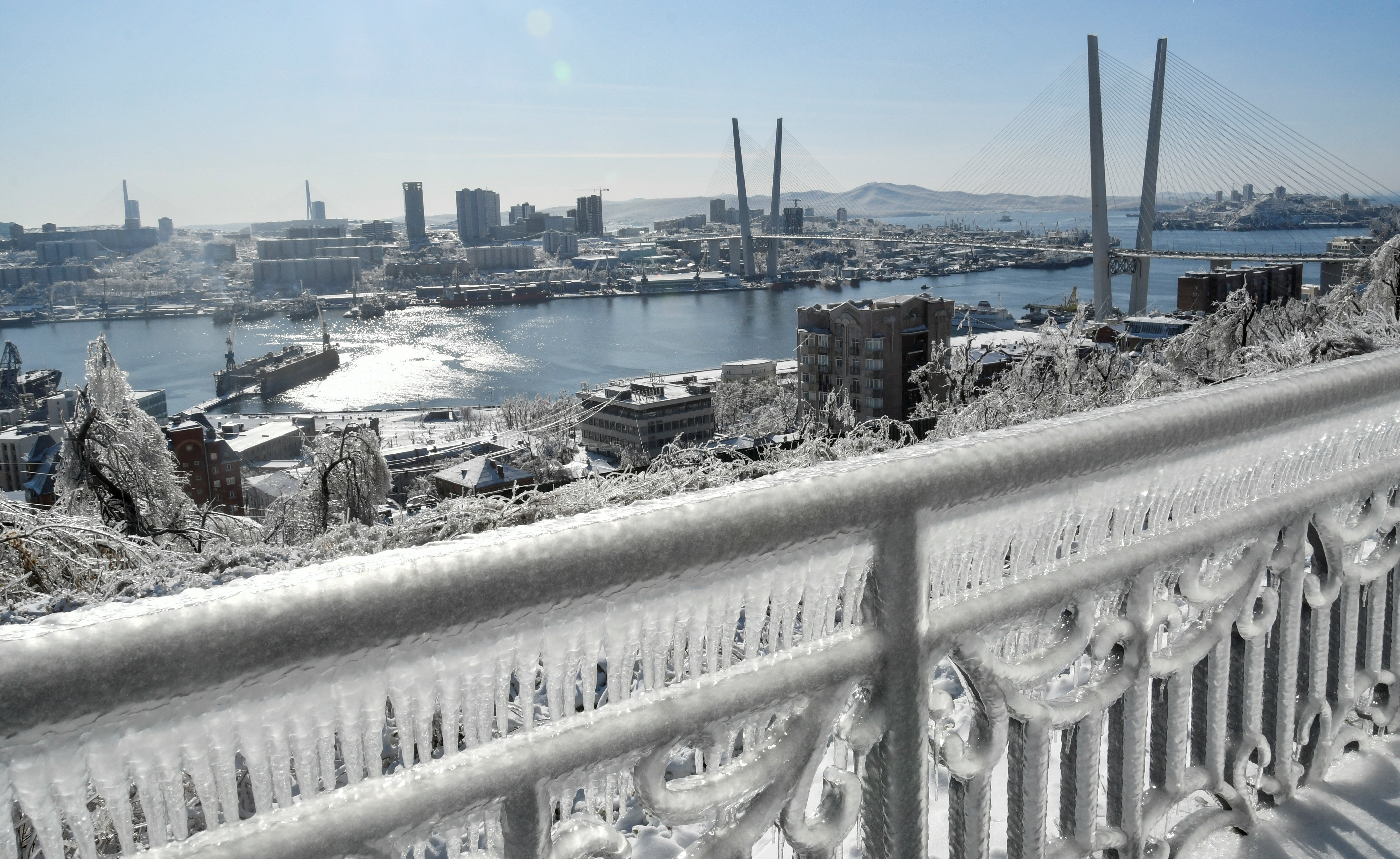 La ciudad se cubrió de densas capas de hielo de hasta 12 milímetros. (Foto: Yuri Maltsev/Reuters)