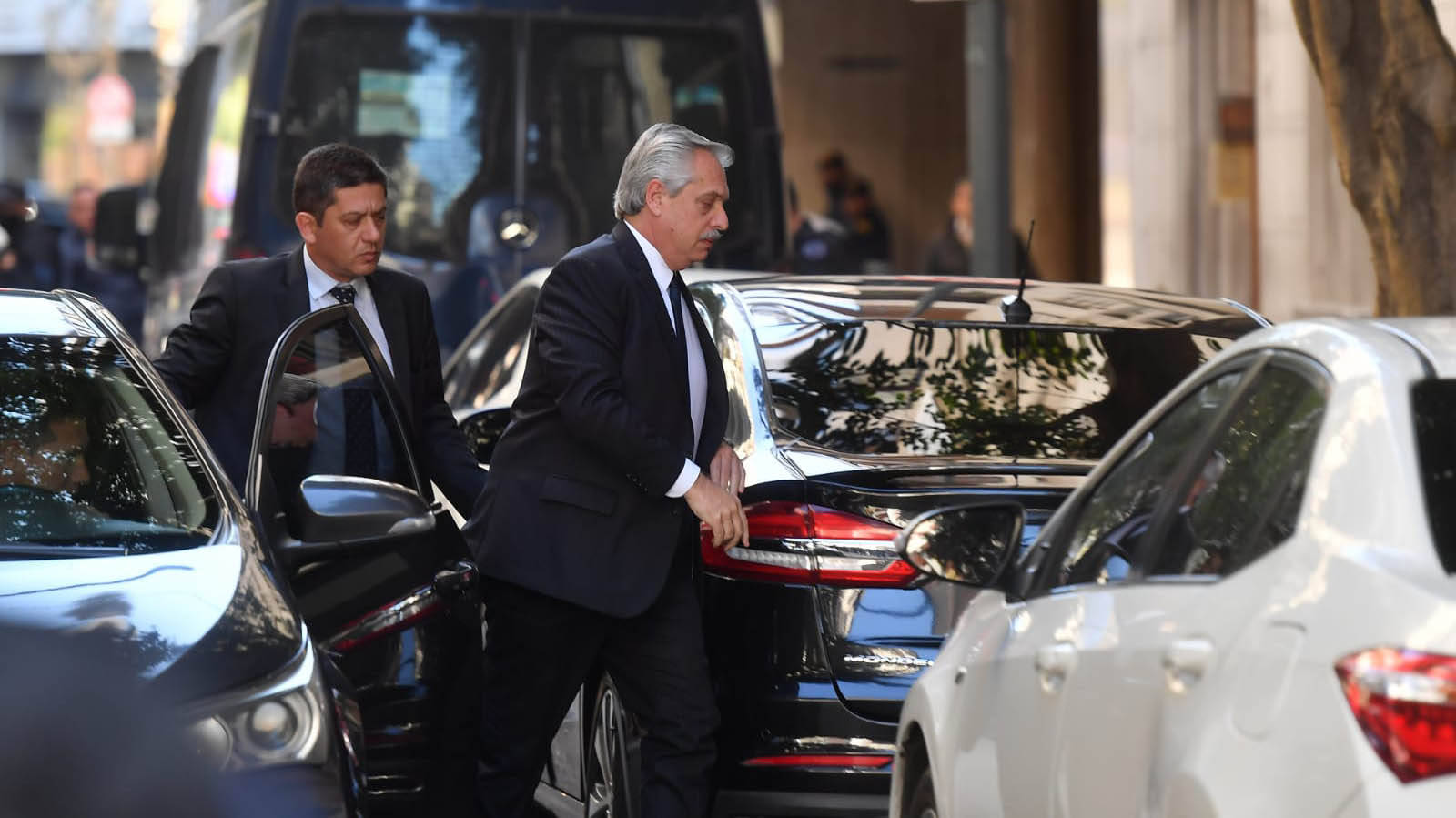 Alberto Fernández visitó a la Vicepresidenta en su domicilio tras el ataque (Maximiliano Luna)