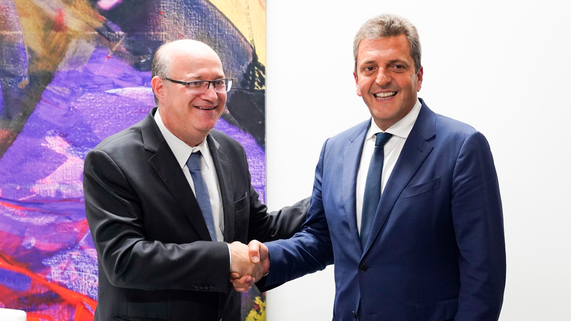 Massa, saludándose con el presidente del BID, el brasileño Ilan Golfajn, ex director de Hemisferio Occidental del FMI, que supervisó el acuerdo con la Argentina