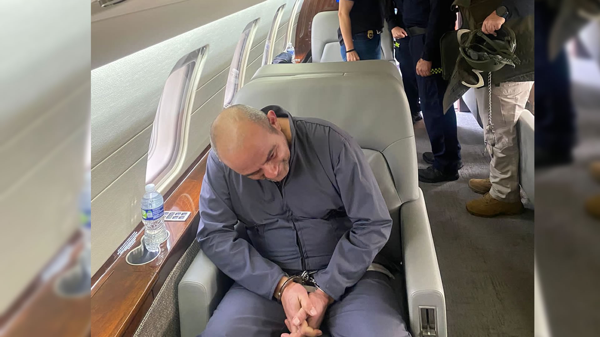 El presidente de Colombia, Iván Duque, confirmó la extradición del máximo jefe del Clan del Golfo a los Estados Unidos por el delito de narcotráfico, lo que ocasionó una serie de reacciones en el país político .