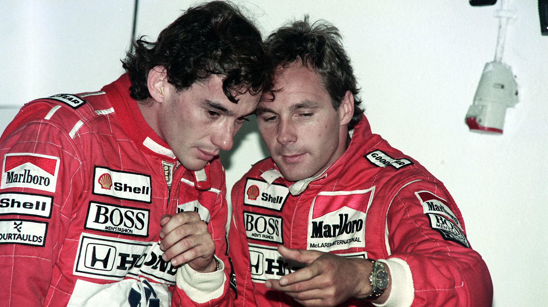 The three brutal accidents and the foreboding call that could have  prevented the death of Ayrton Senna, a milestone in the history of Formula  1 - Infobae