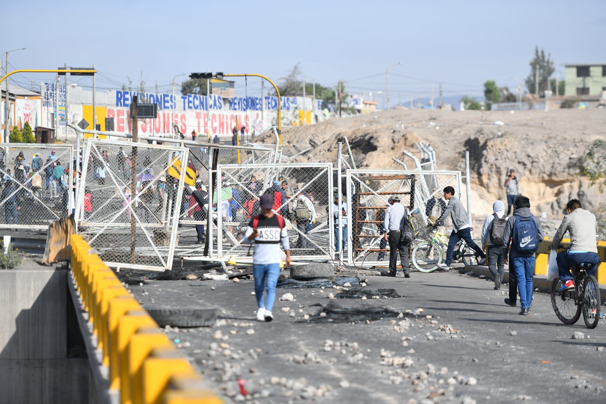 Protestas influenciaron en subida de precios de alimentos y combustibles en el sur del Perú.