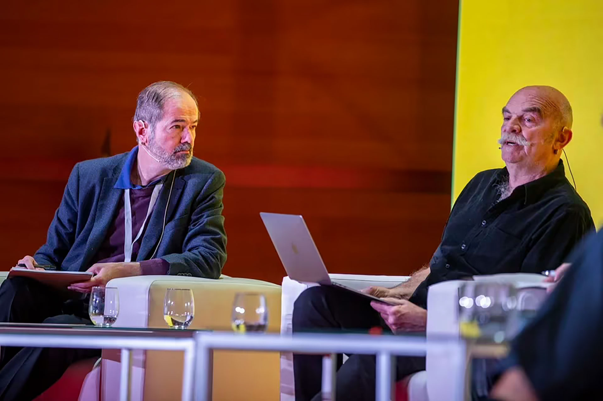 Juan Villoro y Martín Caparrós en el Congreso Internacional de la Lengua Española, en Cádiz