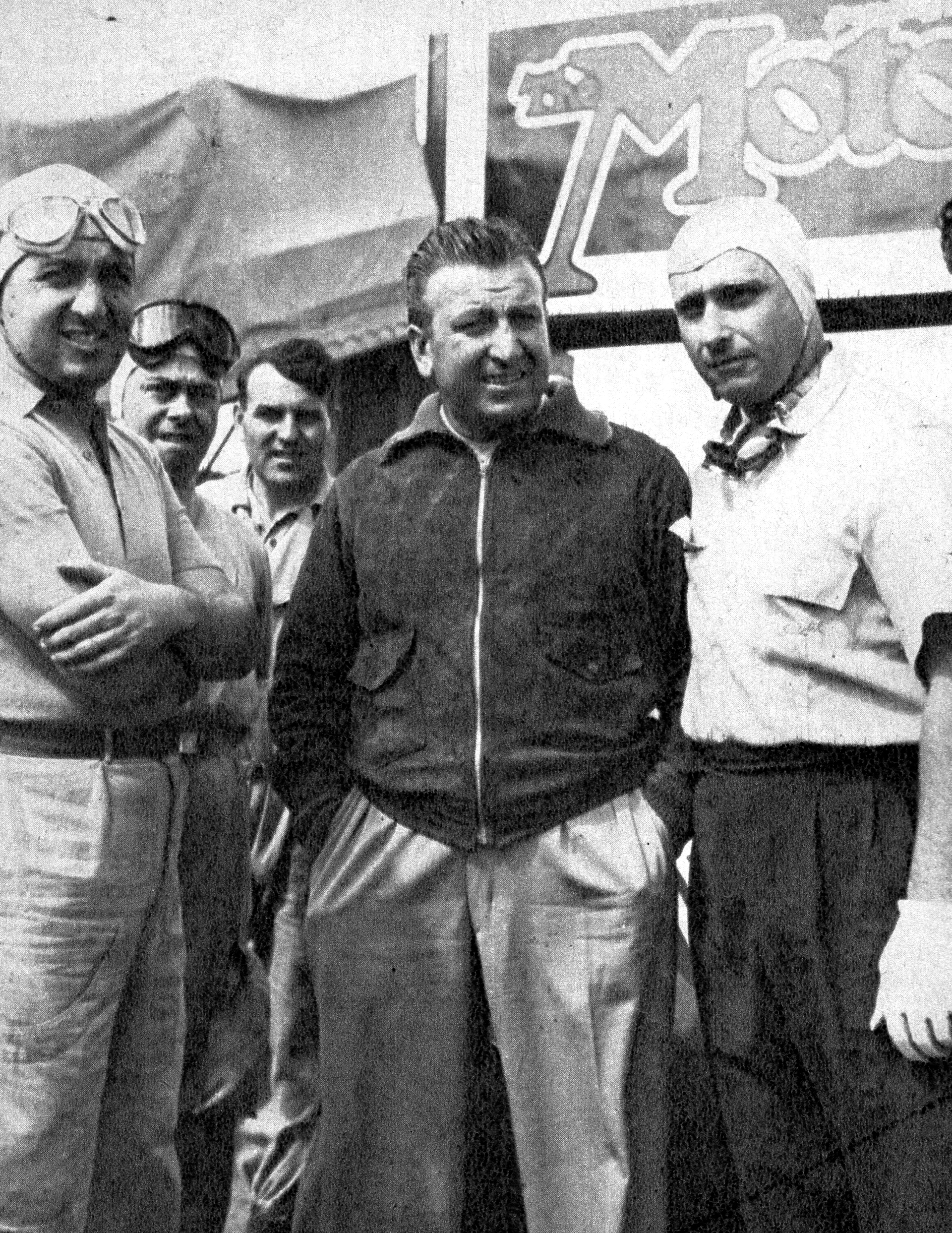 Alberto Ascari (izquierda) y Juan Manuel Fangio (derecha) (Archivo CORSA).