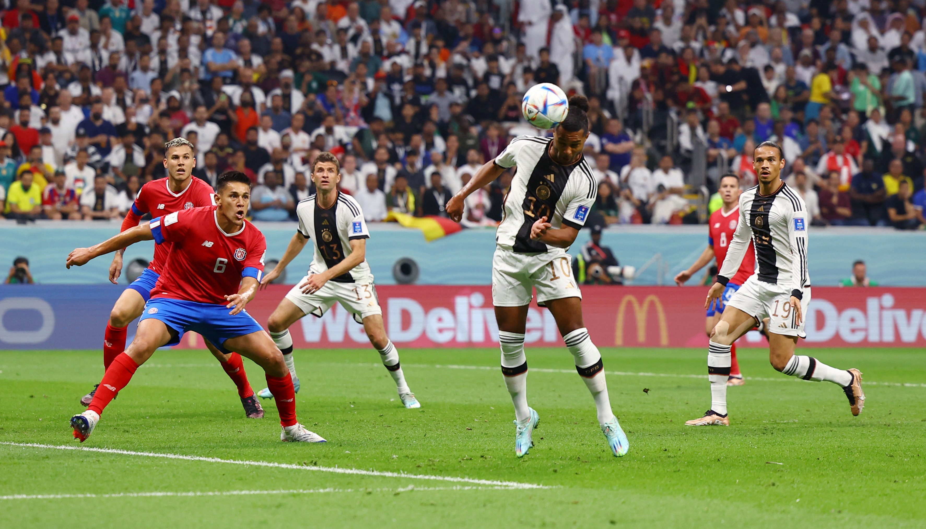 A los 10 minutos los alemanes se fueron arriba en el marcador con un tanto del jugador del Bayern Munich REUTERS/Kai Pfaffenbach