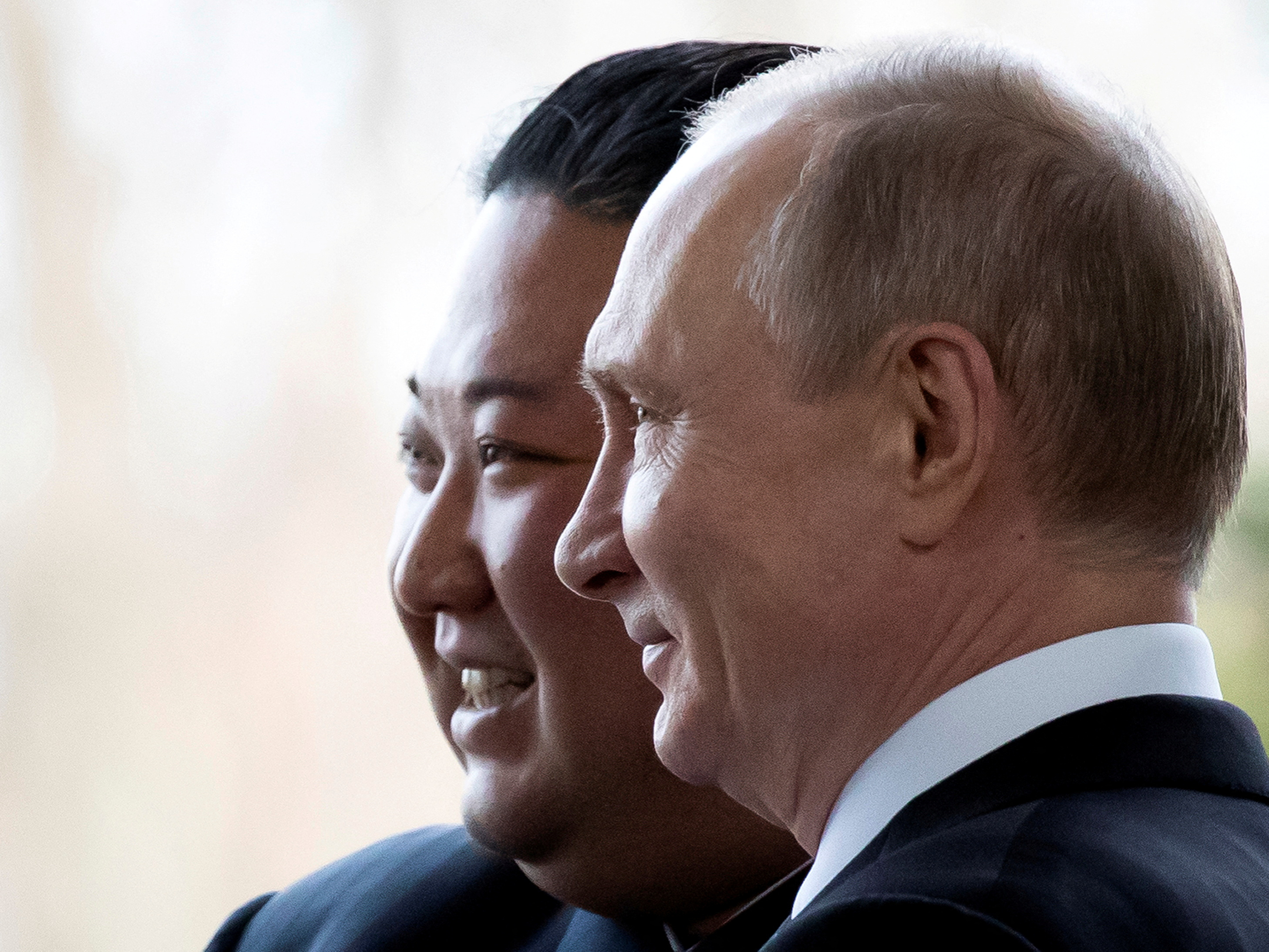 Putin y Kim Jong-un durante un encuentro en 2019 en Vladivostok. (Alexander Zemlianichenko/REUTERS/archivo)
