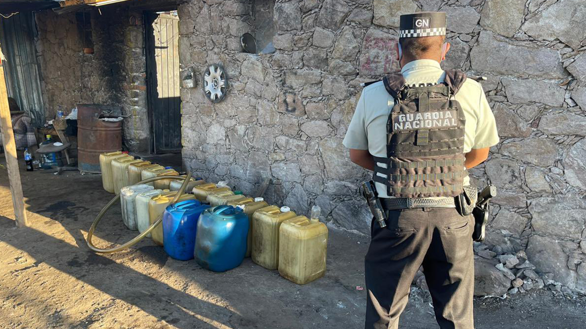 Los 20 mil litros de combustible y el vehículo asegurado quedaron a disposición del Ministerio Público; no se reportaron detenidos (Foto: Guardia Nacional)