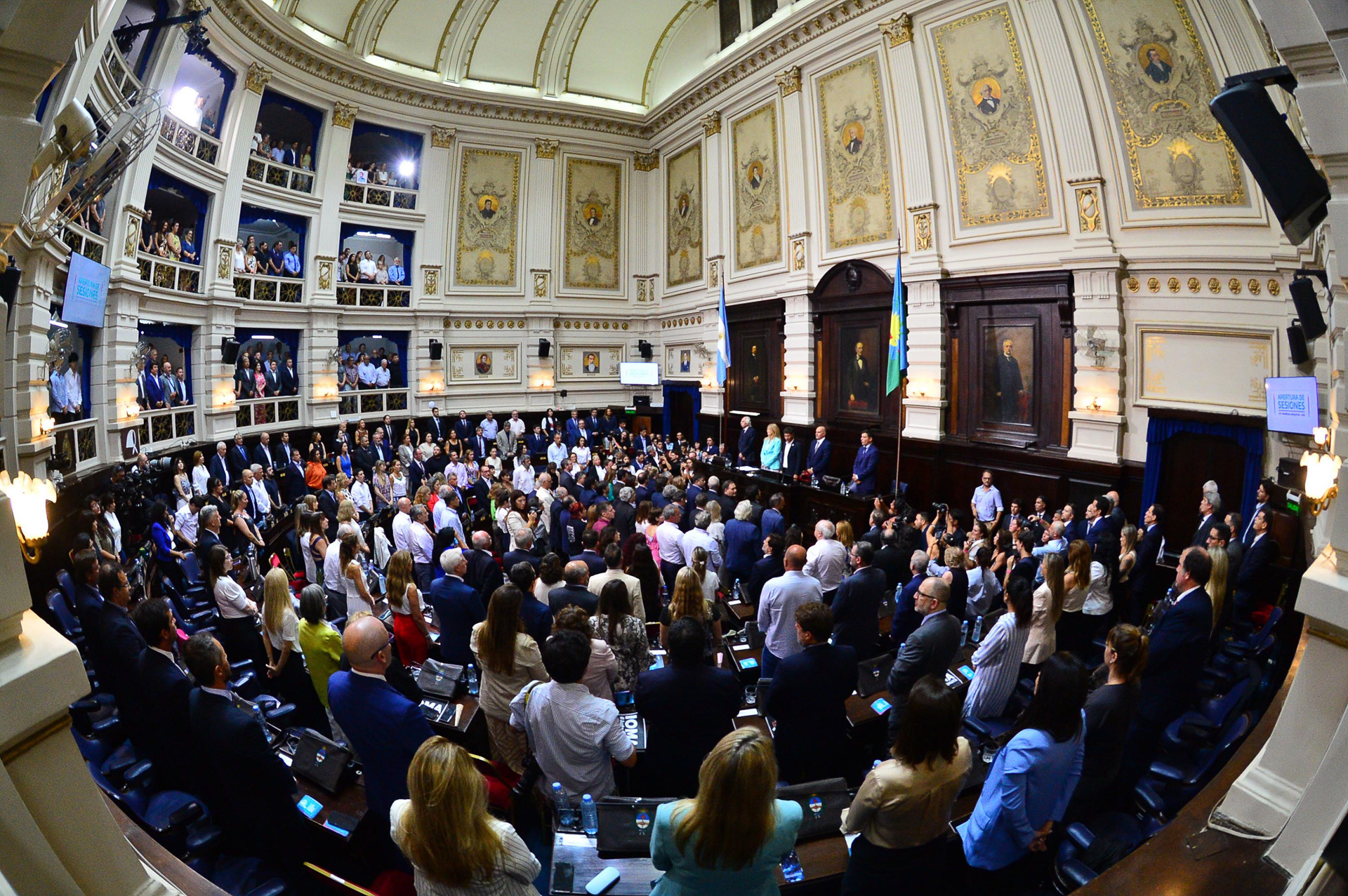 El consumo masivo cayó 9,8% en febrero y acumula 15 meses consecutivos de retroceso