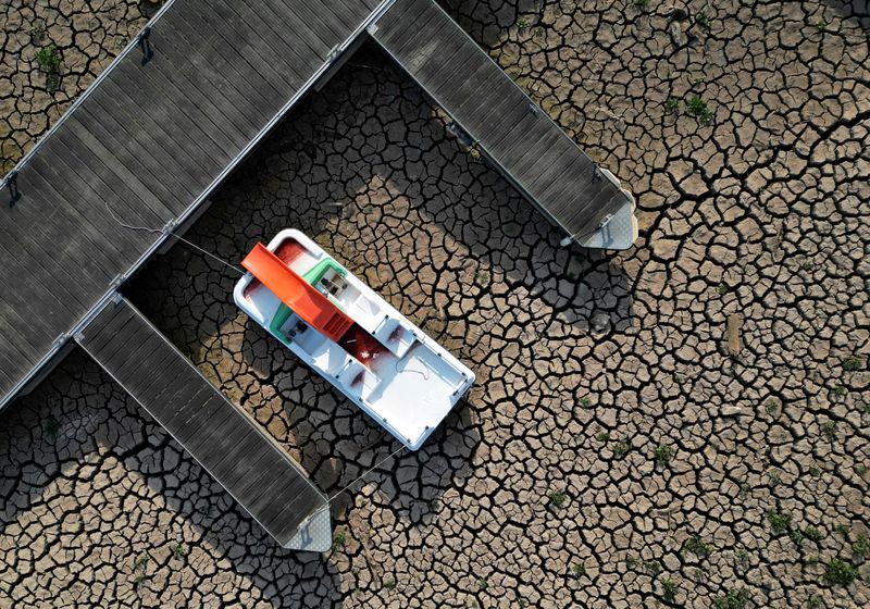 El agua embalsada baja hasta el 47,5% en 2023, uno de los años más secos desde que hay registros