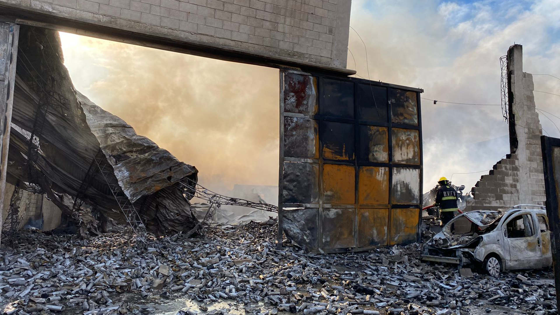 Incendio en Dock Sud: video y fotos de las tres fábricas arrasadas por el fuego