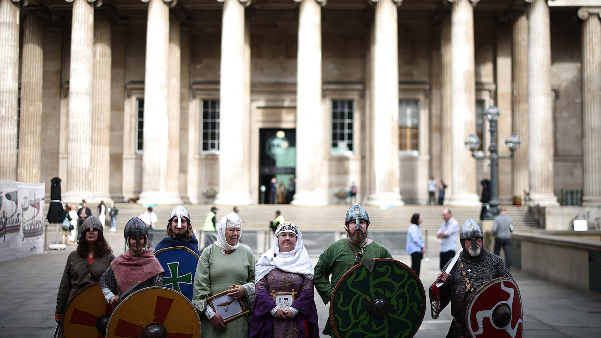 La "fiebre de Bayeux" ya atrajo un millón de visitantes: el tapiz del siglo XI que regresó a Inglaterra despierta el fervor popular    