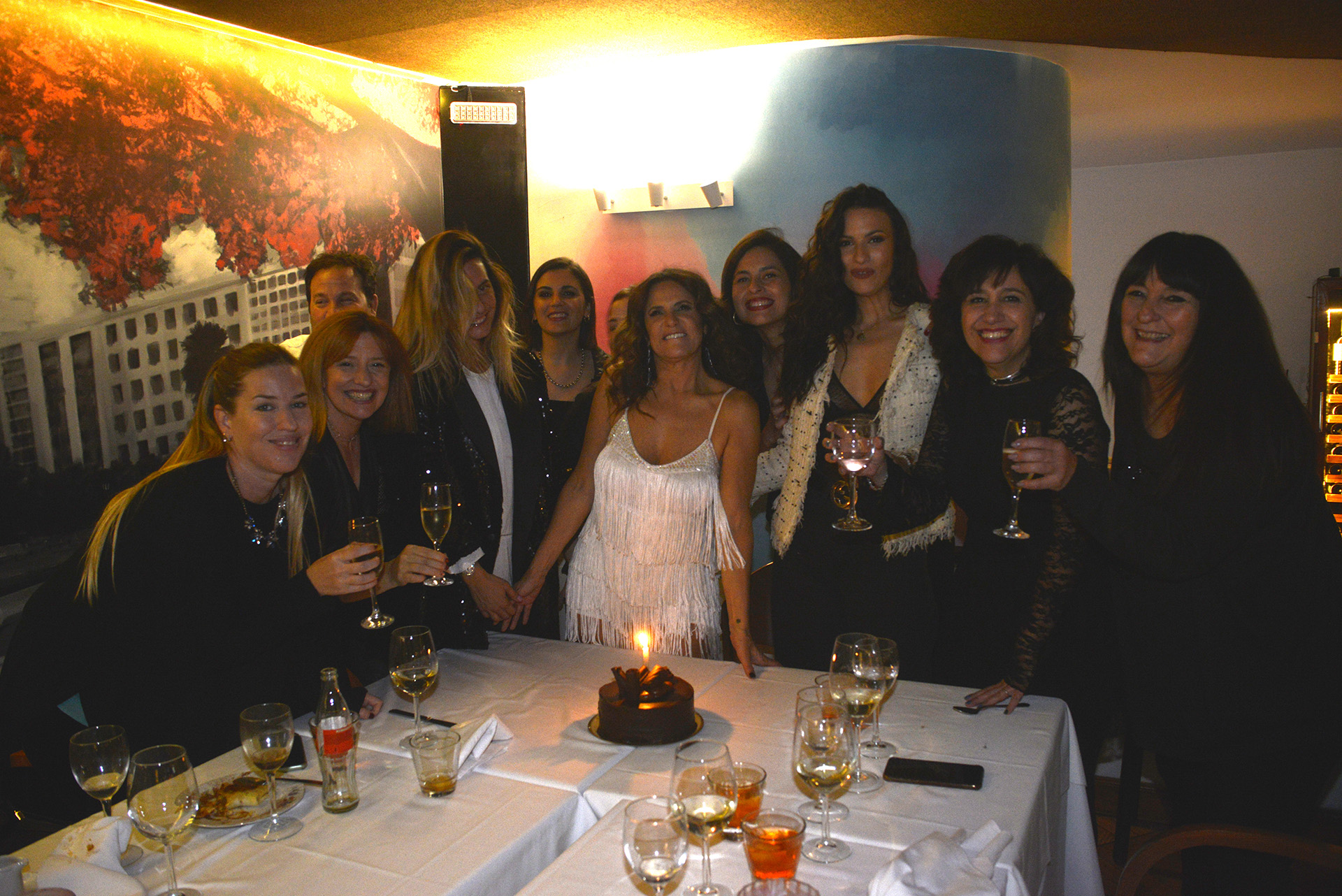 Fernanda Callejón durante su festejo de cumpleaños con sus amigas (RS Fotos)