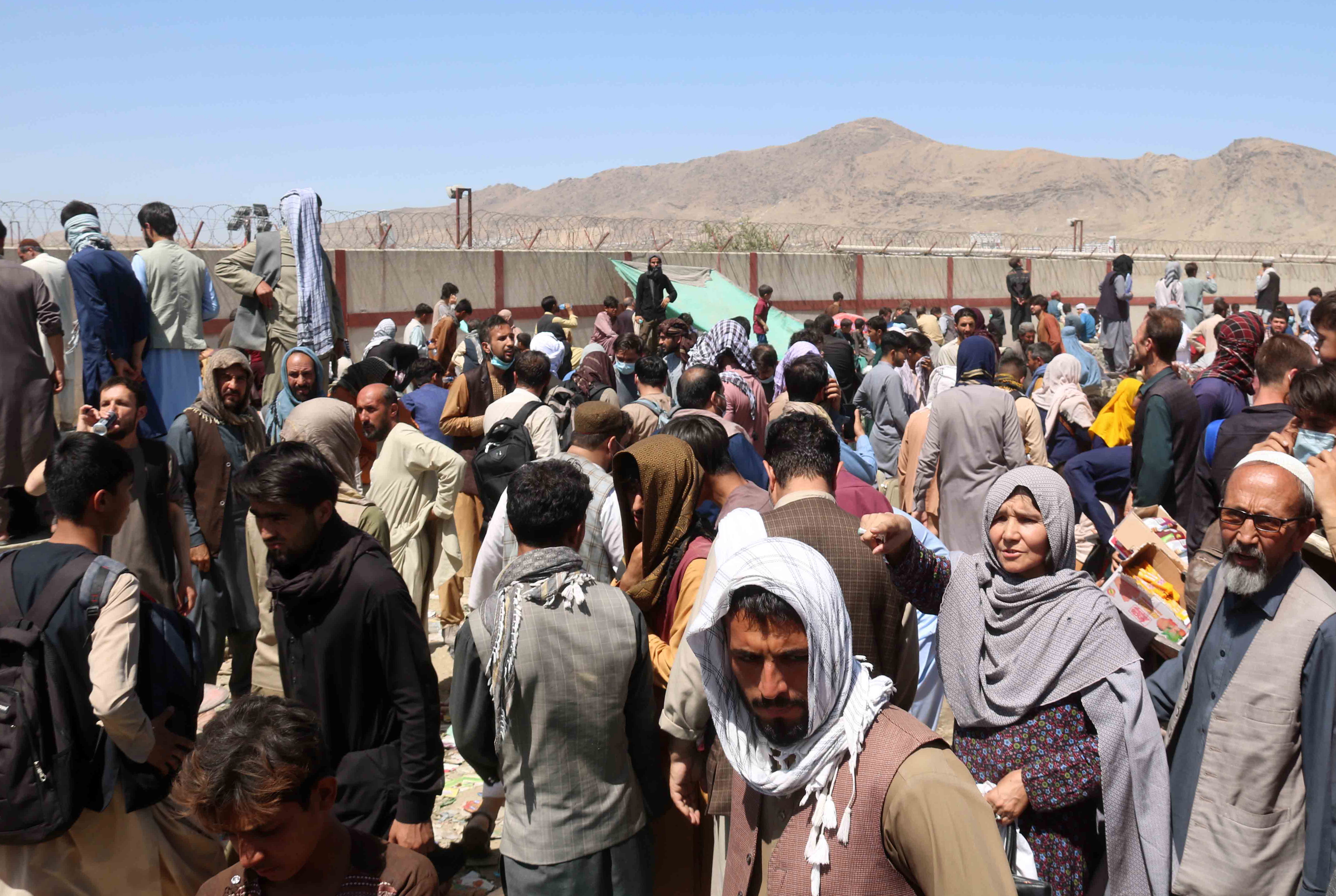 Miles de afganos se quedan atrapados en Kabul ante el fin de las evacuaciones (Foto: EFE)
