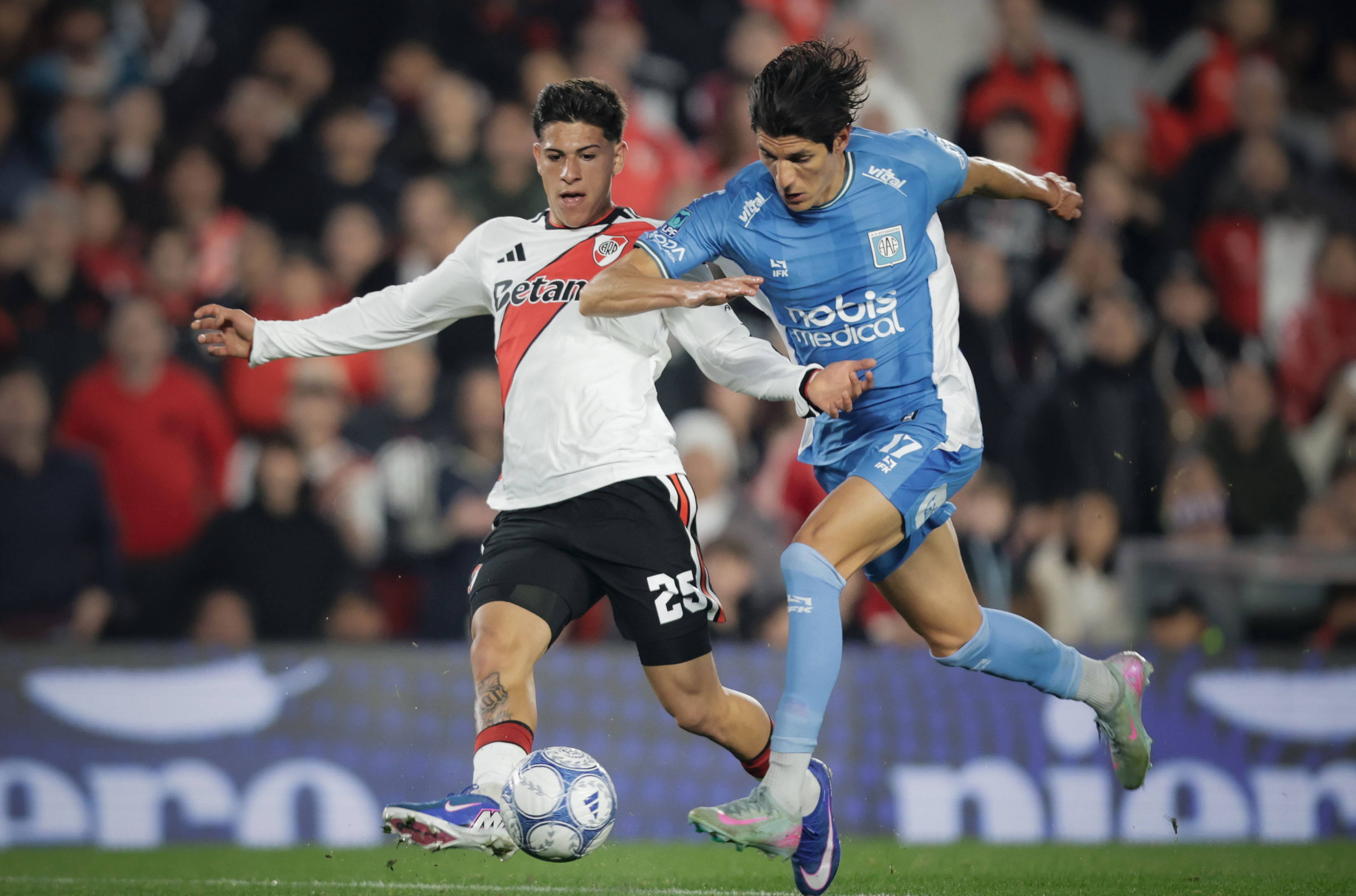River Plate le gana a Estudiantes de R&iacute;o Cuarto en el Monumental y lo hunde en el descenso
