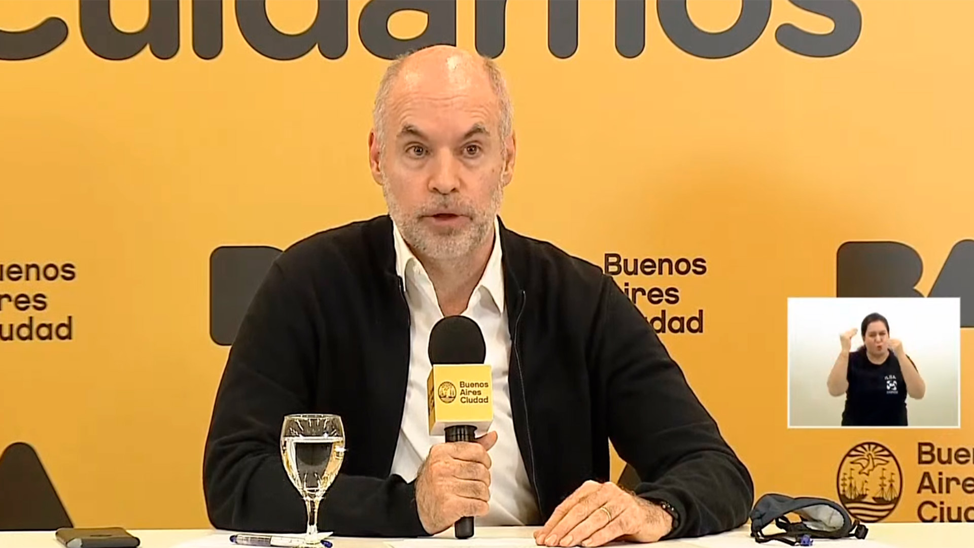 Horacio Rodríguez Larreta, en una recienbte conferencia de prensa. Dicen que fue sorprendido por el anuncio presidencial.
