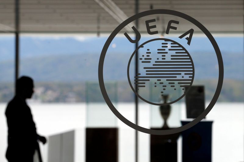 La UEFA entiende que aún hay espacio en el calendario para disputar lo que resta de las competiciones (Reuters)