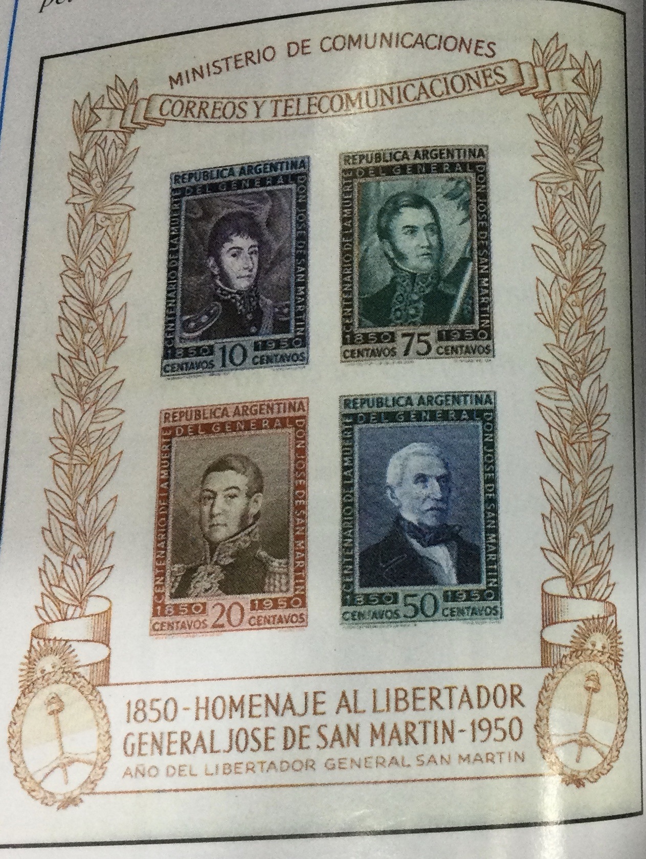 De José de San Martín existen innumerables series de estampillas. Hubo una especial en 1950 cuando se conmemoró el centenario de su muerte.