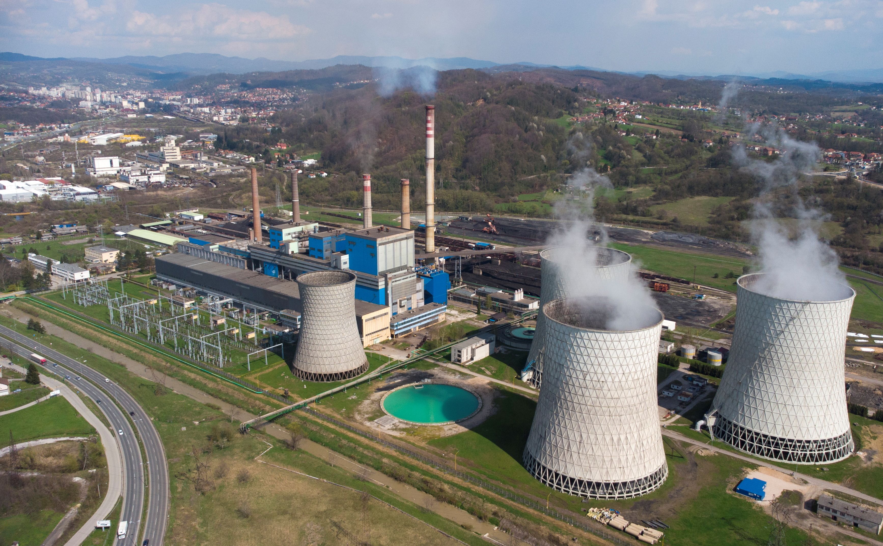 Una planta de energía nuclear en Tuzla, Bosnia y Herzegovina (REUTERS/Dado Ruvic)