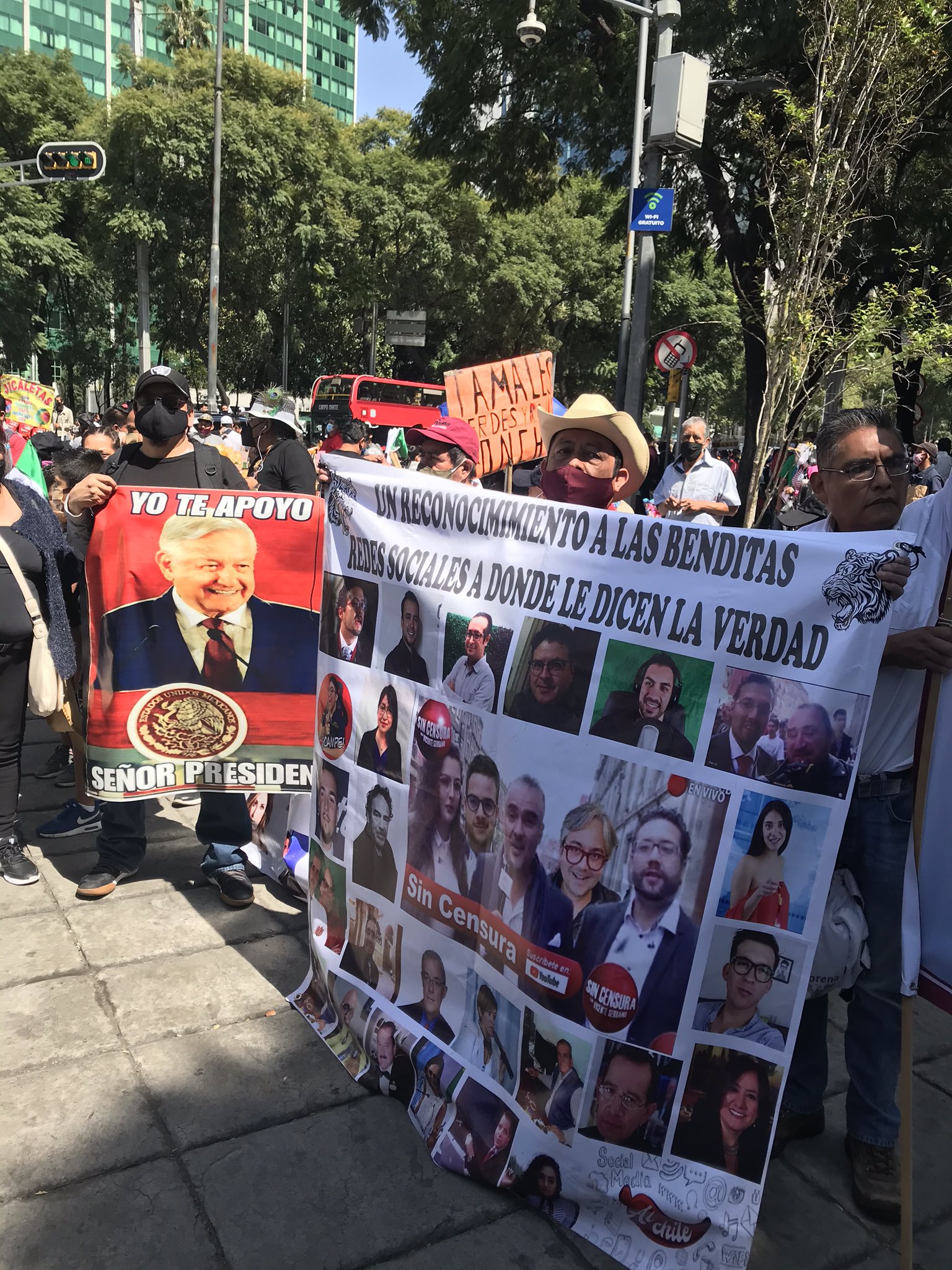 simpatizantes de amlo marcharon al zocalo en respuesta a frenaaa y si por mexico infobae simpatizantes de amlo marcharon al