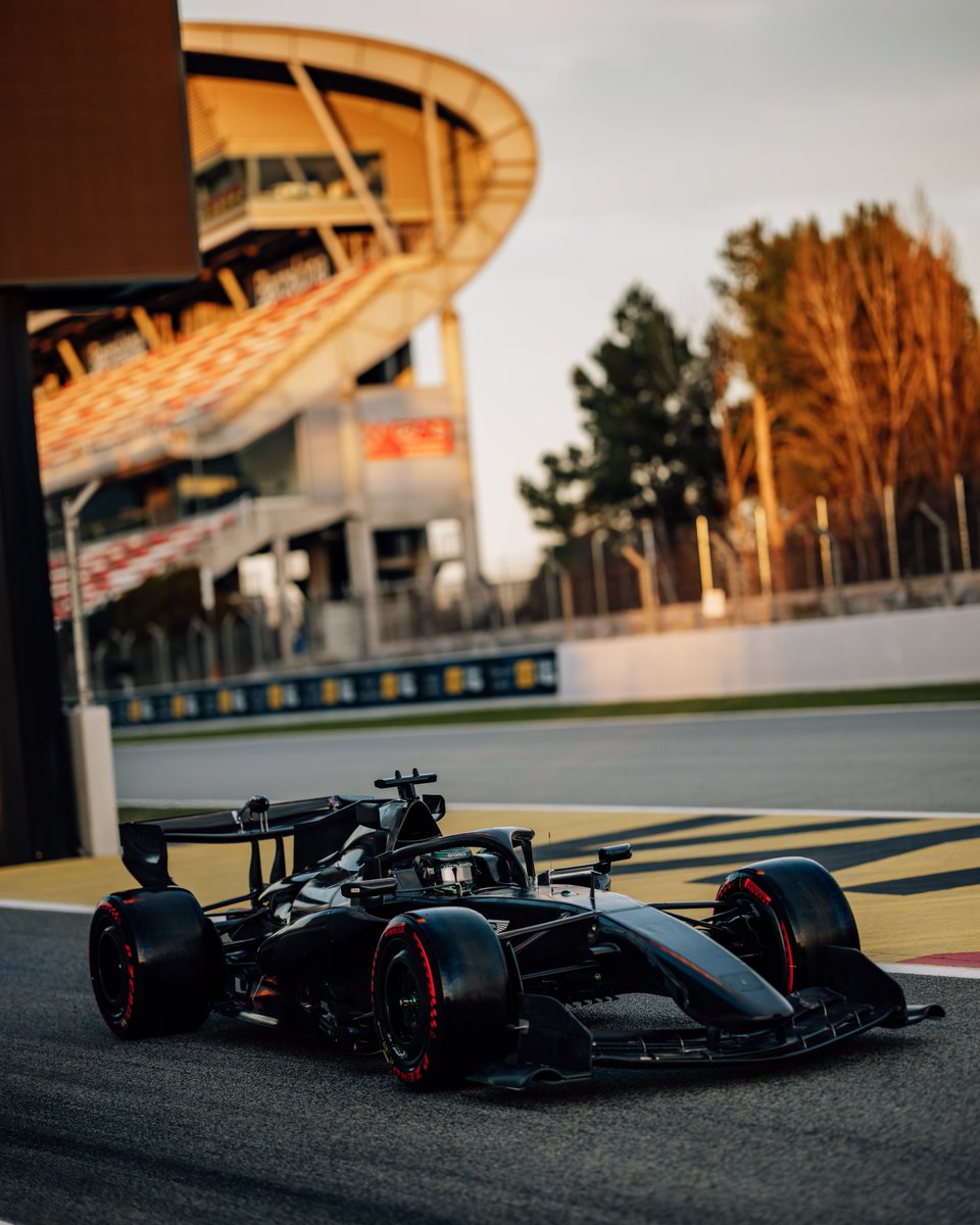 El oro alcanzó un nuevo récord por encima de 5.600 dólares y el petróleo sube por las tensiones con Irán