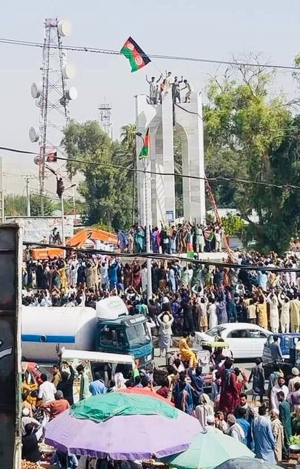La manifestación pública de disidencia tuvo que enfrentarse a un abrumador uso de la fuerza (Foto: Twitter Pajhwok Afghan News/@pajhwok)