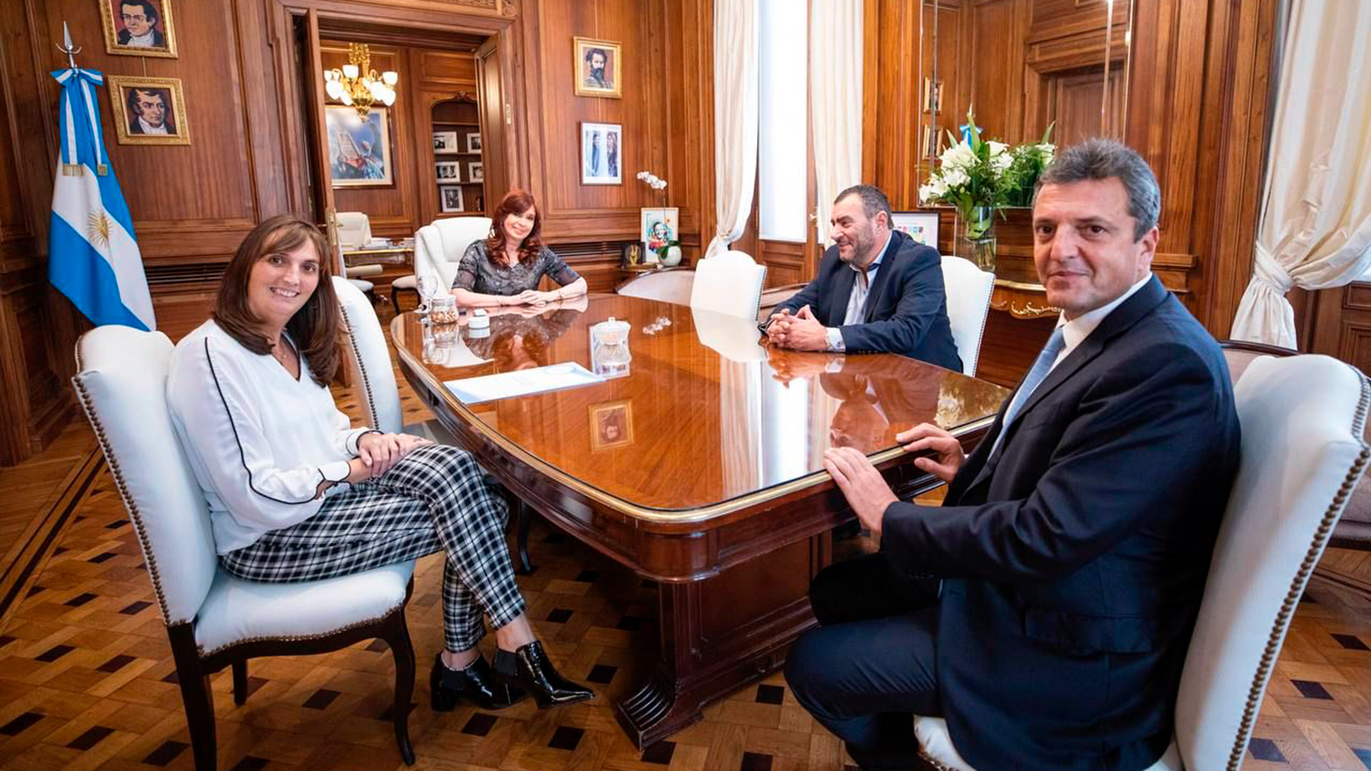 Cristina Fernández de Kirchner y Sergio Massa durante un encuentro oficial en la Cámara de Senadores