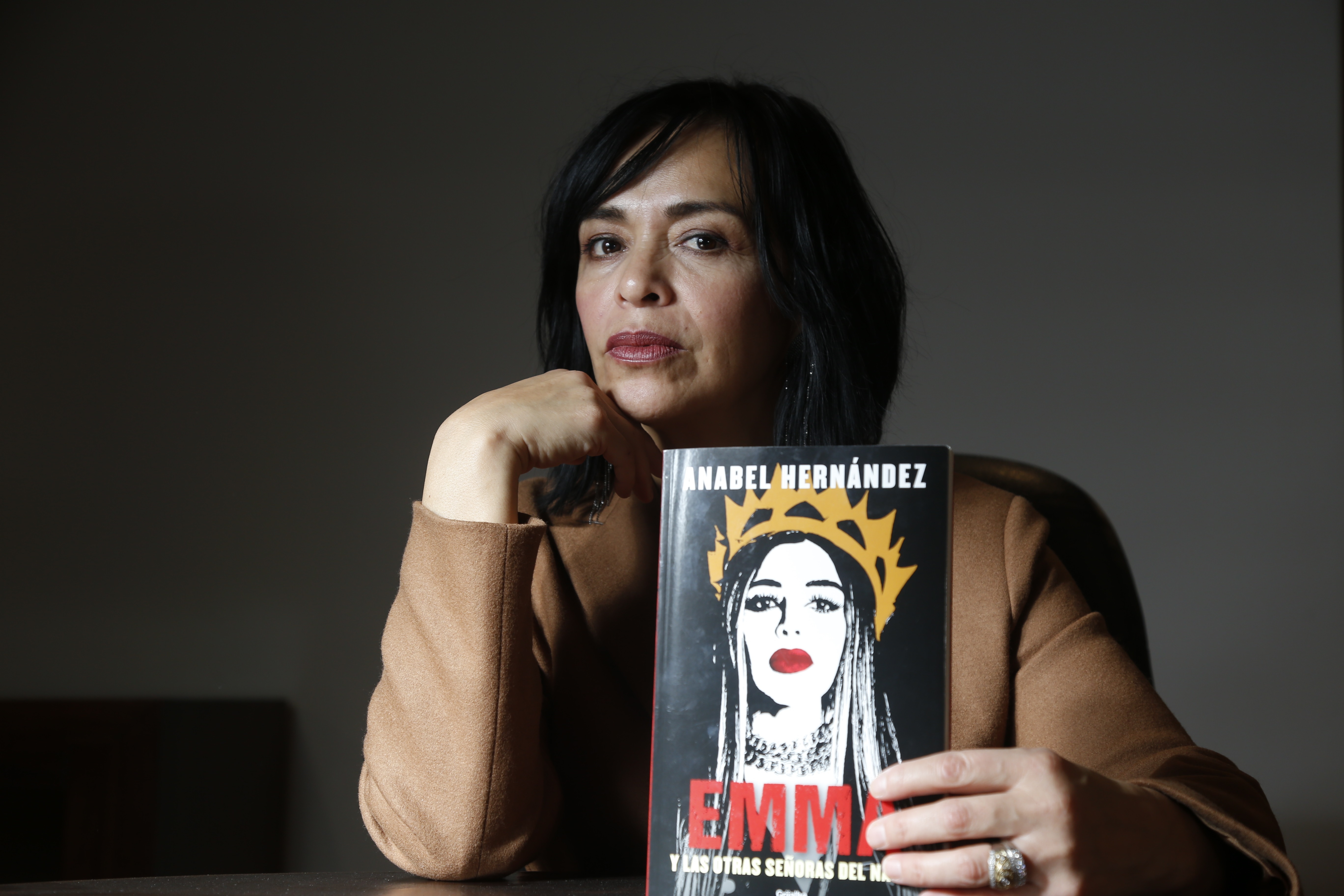 La periodista de investigación mexicana Anabel Hernández incluyó en su libro a figuras como Lucha Villa, Ninel Conde e Issabela Camil (Foto: Efe)