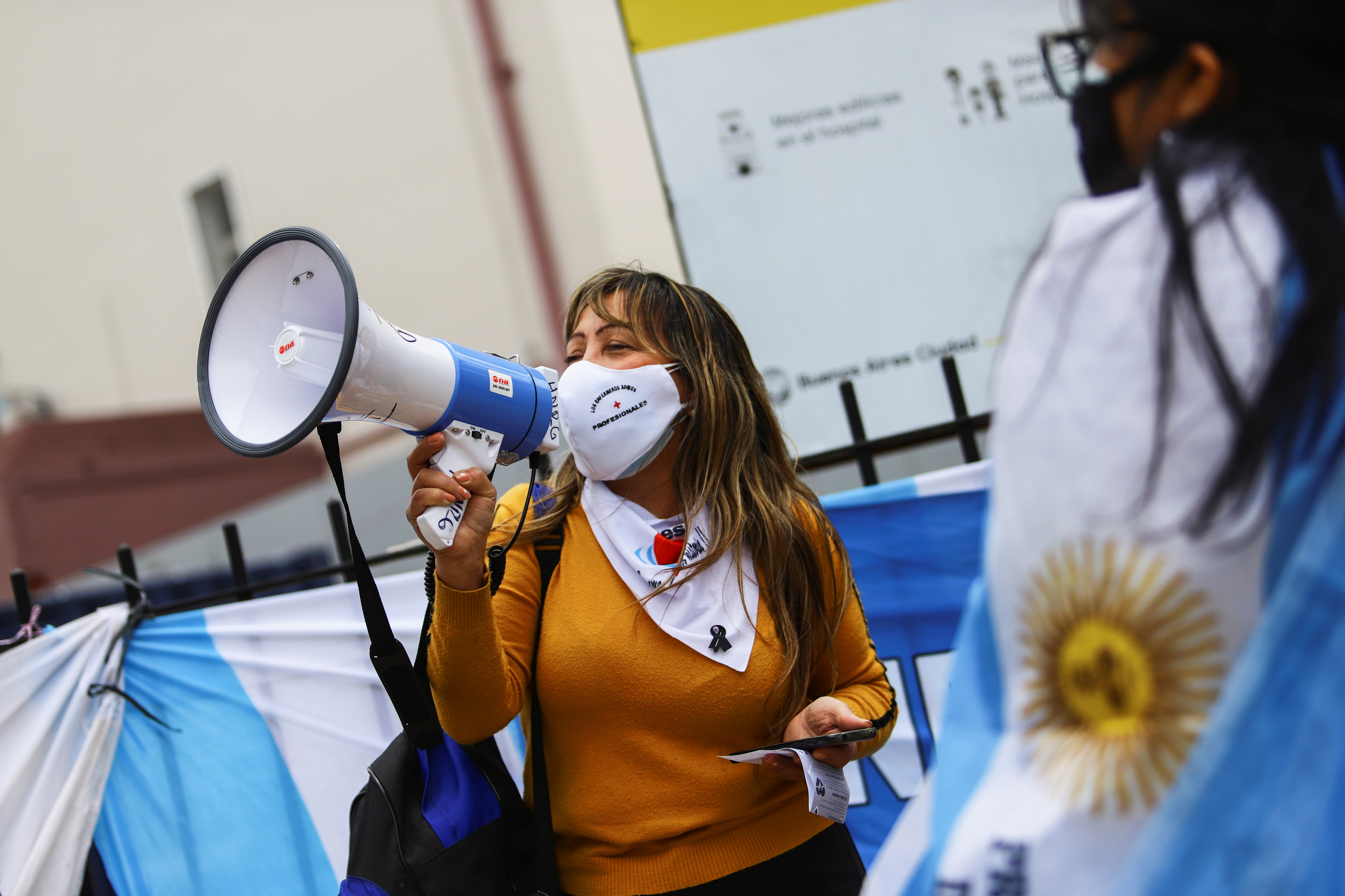Una protesta de médicos y enfermeros por la falta de recursos en varios hospitales de Buenos Aires. REUTERS/Matias Baglietto