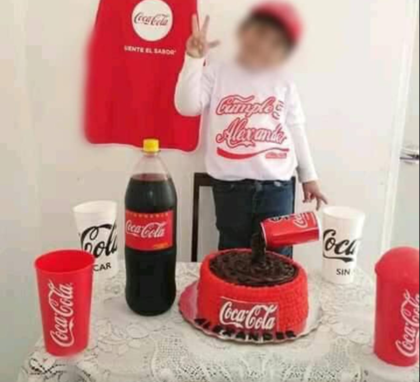 Otro niño se hizo viral por festejar su cumpleaños con temática del famoso refresco (@YucatánEnCorto)