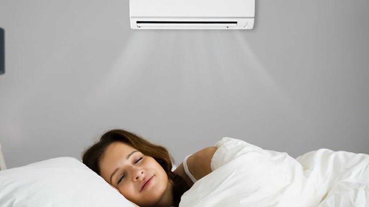 Illustration einer Person, die bei eingeschalteter Klimaanlage schläft.  (Foto: Marke)