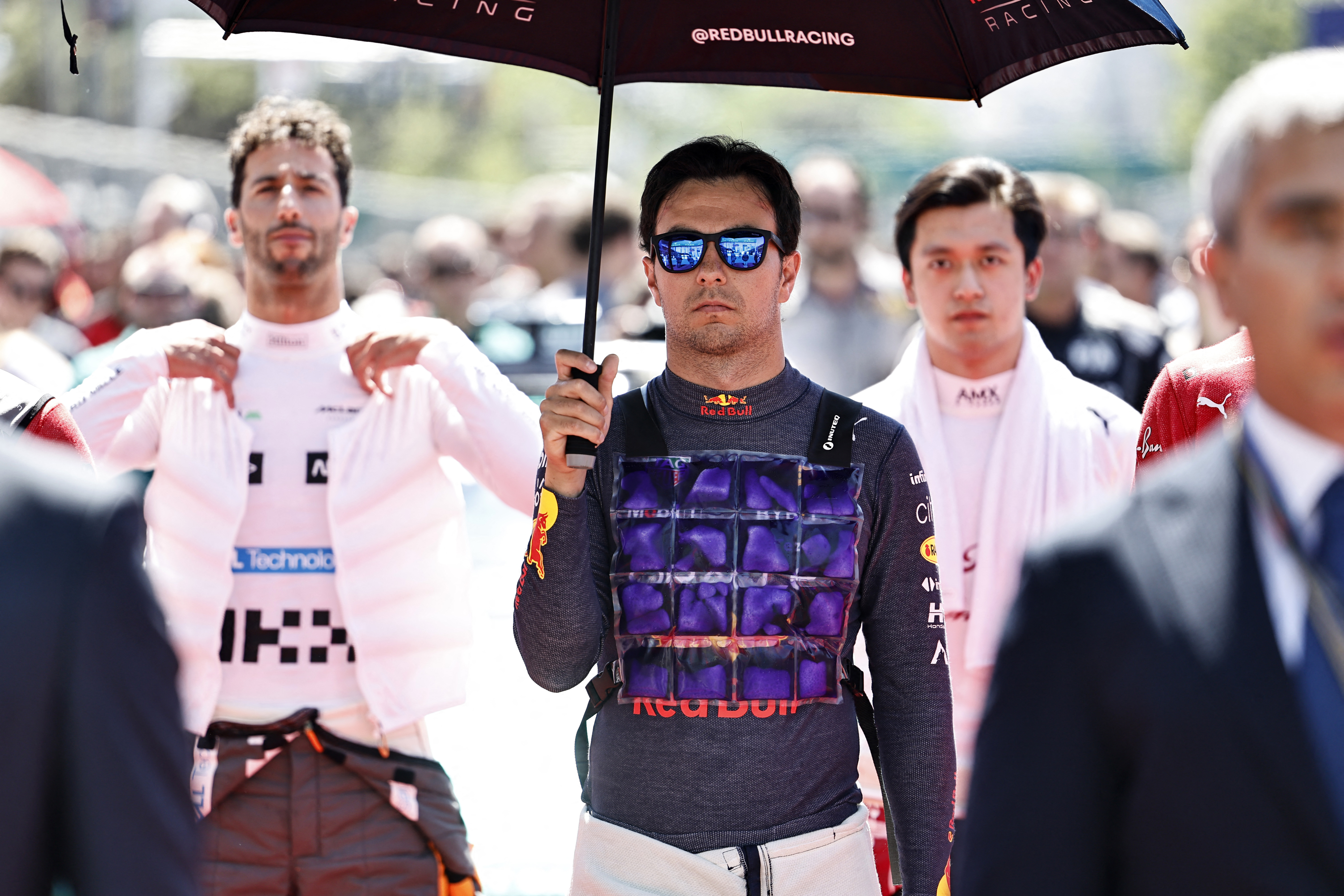 Checo Pérez no se unió a los mensajes de apoyo a Lewis Hamilton en contra del término racista que utilizó Nelson Piquet (Foto: REUTERS/Hamad I Mohammed)