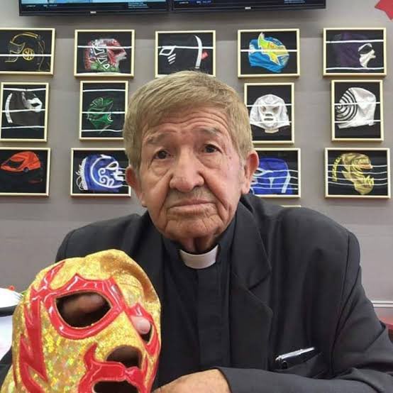 Quién fue Fray Tormenta, un sacerdote que se volvió luchador para mantener  a su orfanato - Infobae