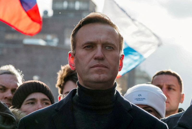 FOTO DE ARCHIVO: El crítico del Kremlin Alexei Navalny participa en una concentración para conmemorar el quinto aniversario del asesinato del político opositor Boris Nemtsov y para protestar contra las enmiendas propuestas a la constitución del país, en Moscú, Rusia, 29 de febrero de 2020. REUTERS/Shamil Zhumatov