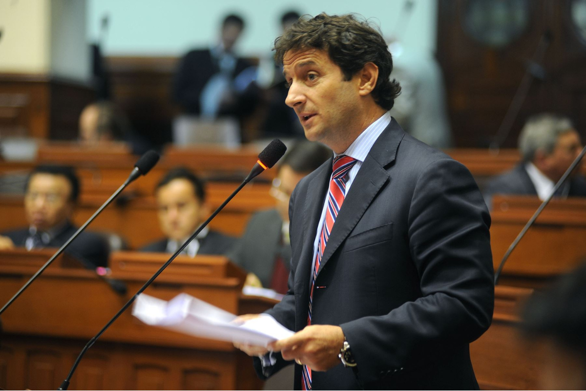 Renzo Reggiardo tempted the mayoralty of Lima, but lost despite appearing first in the polls.